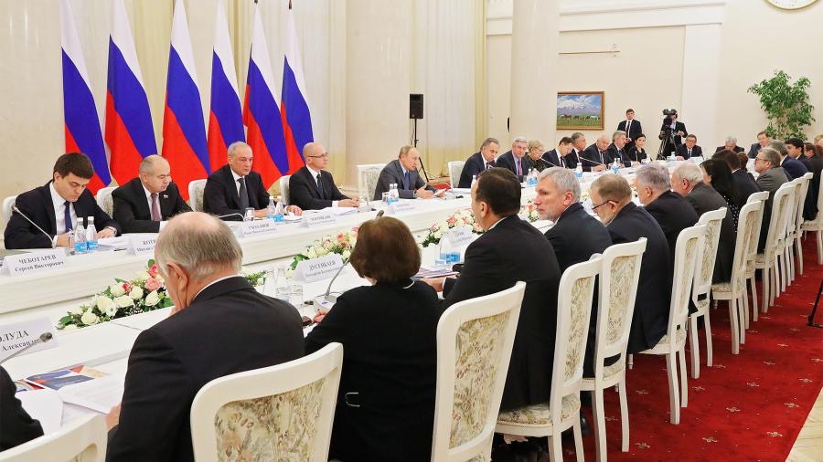 Президент РФ Владимир Путин открыл в Нальчике заседание Совета при президенте РФ по межнациональным отношениям.